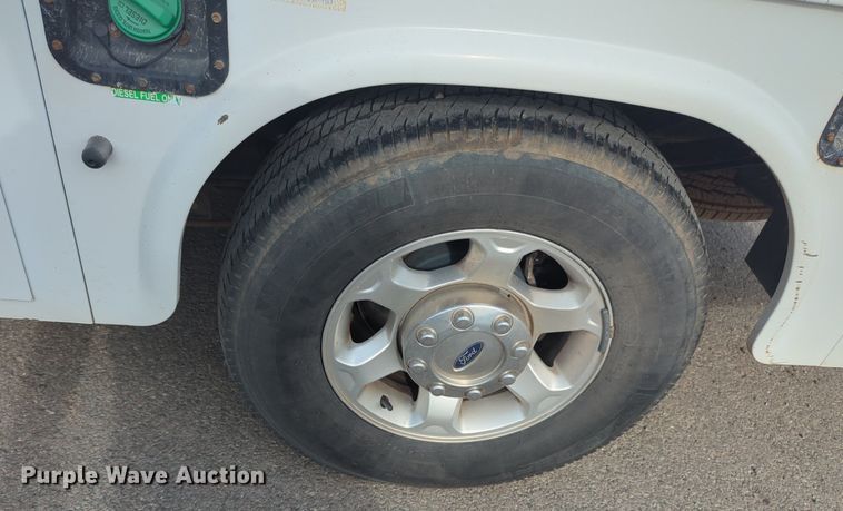 image for item NG9912 2014 Ford  F250 Super Duty  SuperCab utility bed pickup truck