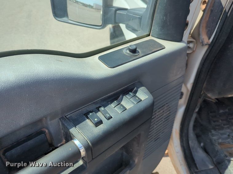 image for item NG9917 2012 Ford  F250 Super Duty Crew Cab pickup truck