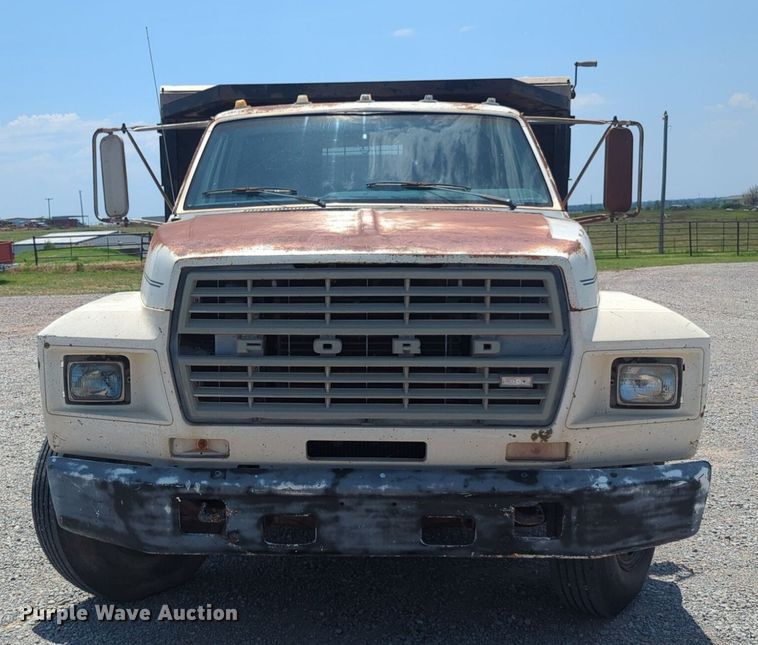 image for item NG9996 1982 Ford F600 dump truck