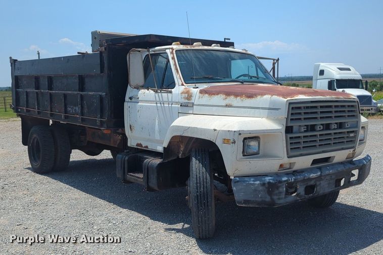 image for item NG9996 1982 Ford F600 dump truck