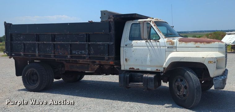 image for item NG9996 1982 Ford F600 dump truck