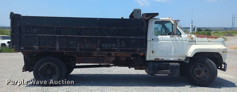 image for item NG9996 1982 Ford F600 dump truck