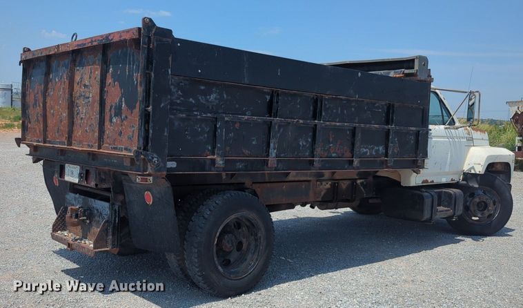 image for item NG9996 1982 Ford F600 dump truck