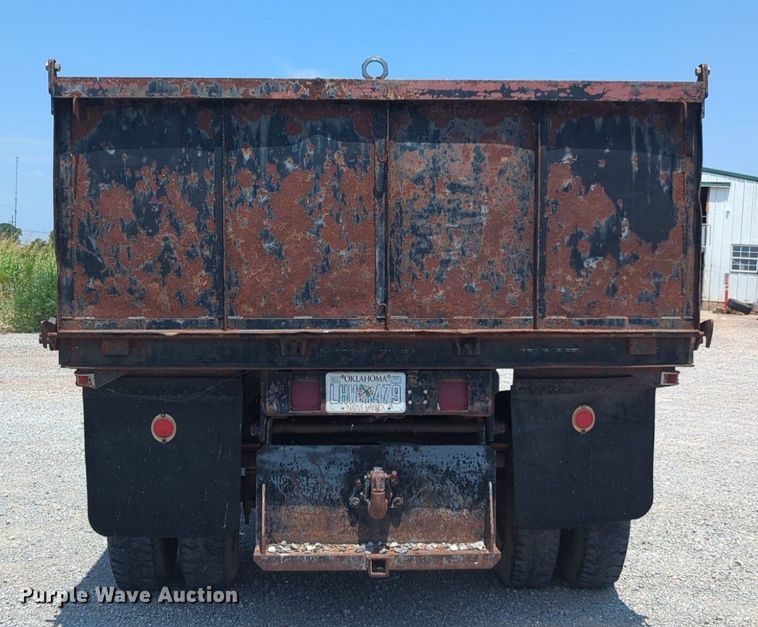 image for item NG9996 1982 Ford F600 dump truck