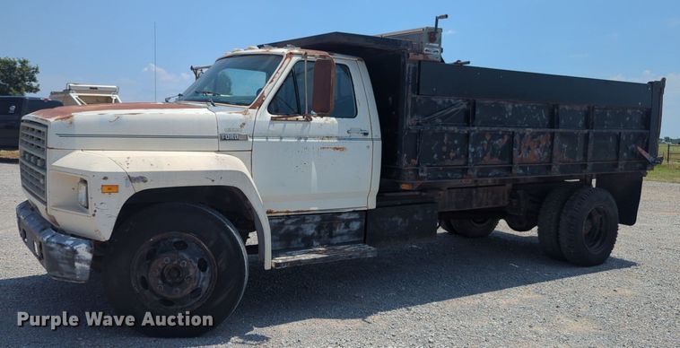 image for item NG9996 1982 Ford F600 dump truck