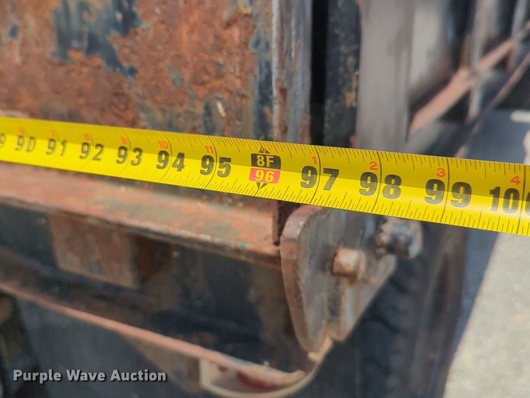 image for item NG9996 1982 Ford F600 dump truck