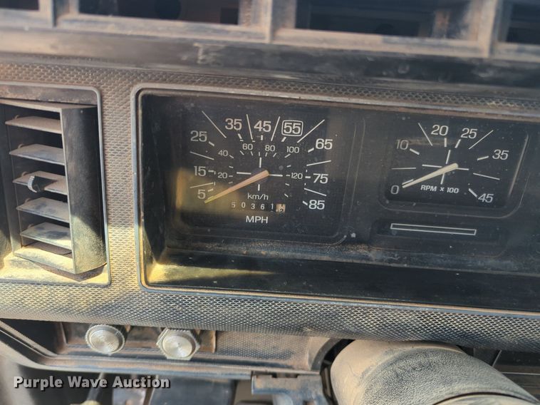 image for item NG9996 1982 Ford F600 dump truck