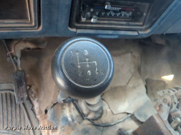 image for item NG9996 1982 Ford F600 dump truck