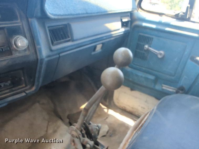 image for item NG9996 1982 Ford F600 dump truck