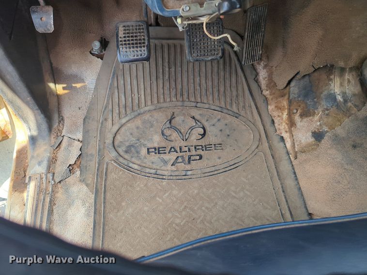 image for item NG9996 1982 Ford F600 dump truck