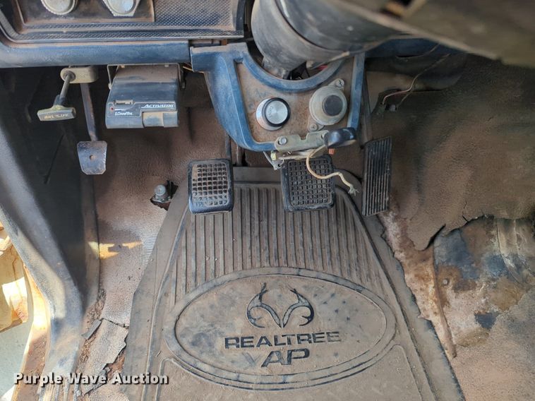 image for item NG9996 1982 Ford F600 dump truck