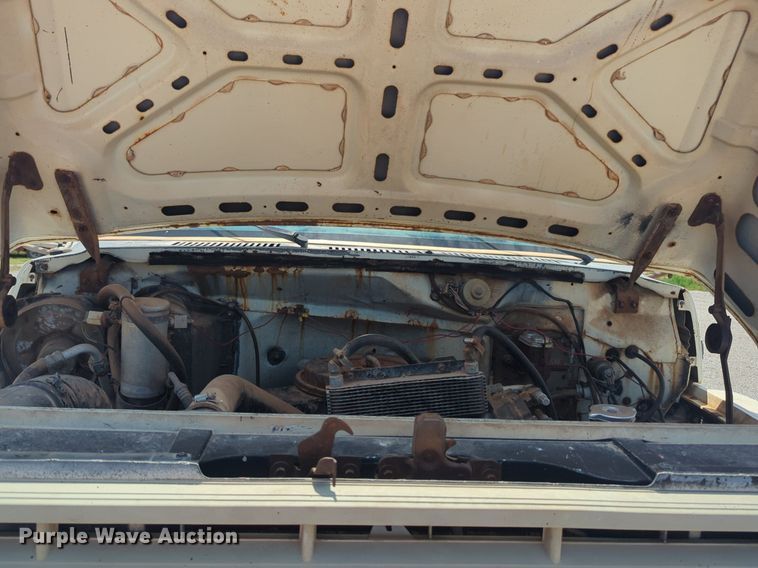 image for item NG9996 1982 Ford F600 dump truck