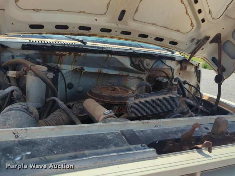 image for item NG9996 1982 Ford F600 dump truck