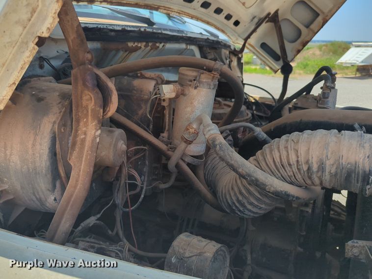 image for item NG9996 1982 Ford F600 dump truck