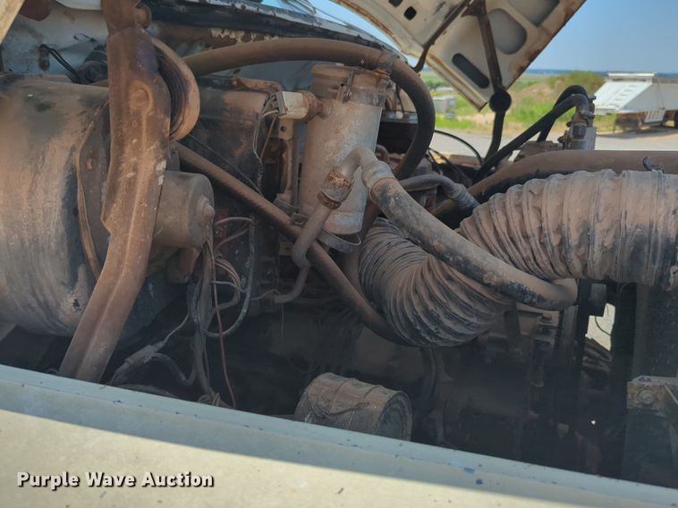 image for item NG9996 1982 Ford F600 dump truck