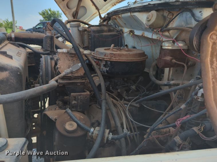 image for item NG9996 1982 Ford F600 dump truck