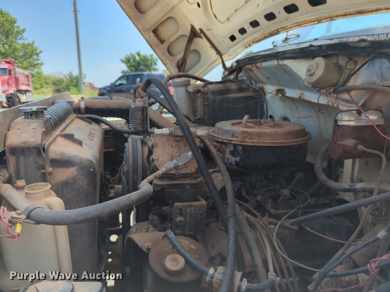 image for item NG9996 1982 Ford F600 dump truck