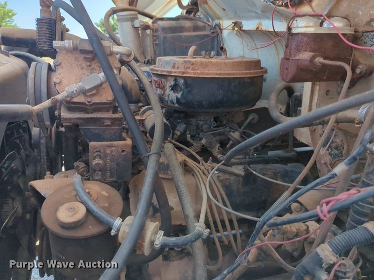 image for item NG9996 1982 Ford F600 dump truck