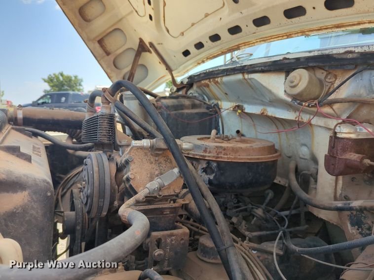 image for item NG9996 1982 Ford F600 dump truck