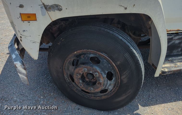 image for item NG9996 1982 Ford F600 dump truck