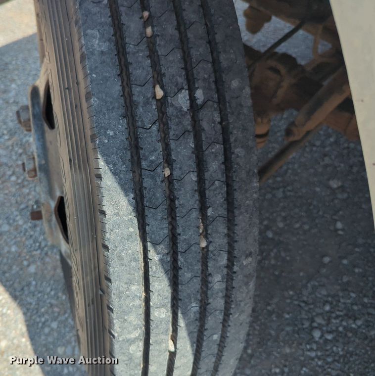 image for item NG9996 1982 Ford F600 dump truck