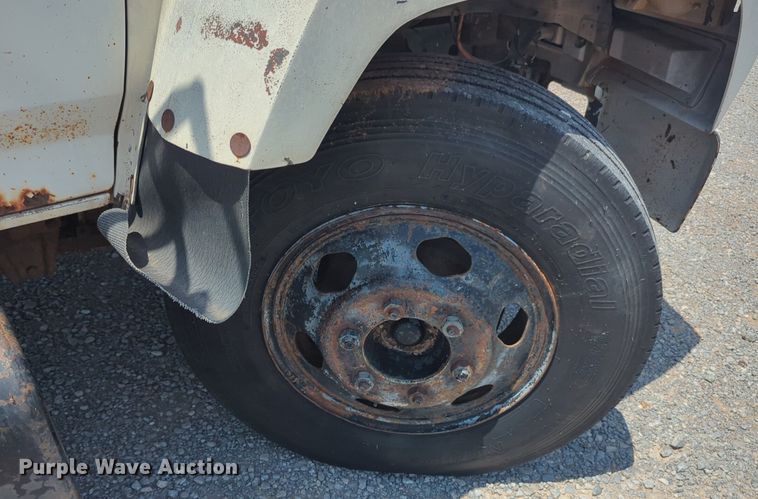 image for item NG9996 1982 Ford F600 dump truck