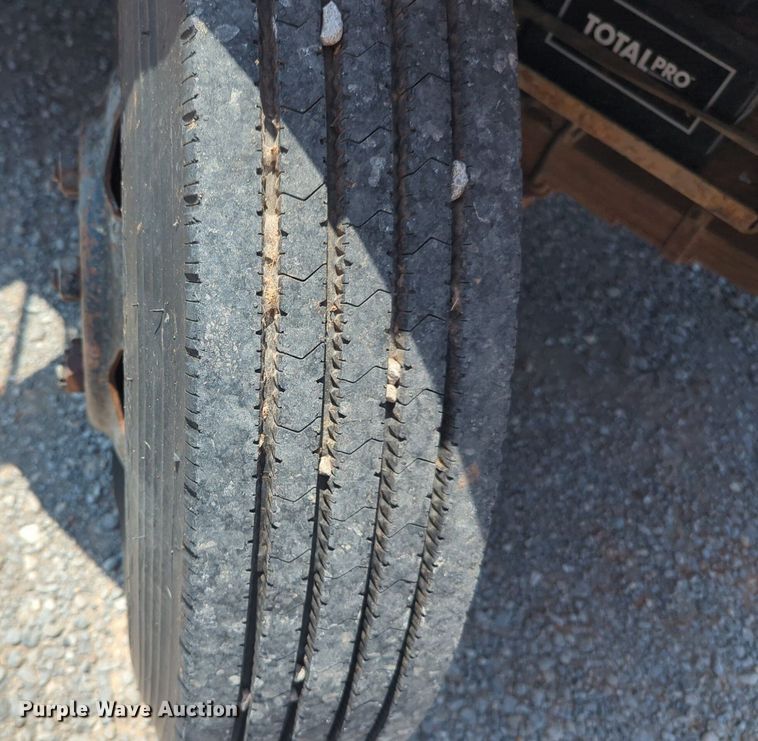 image for item NG9996 1982 Ford F600 dump truck