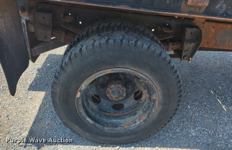 image for item NG9996 1982 Ford F600 dump truck