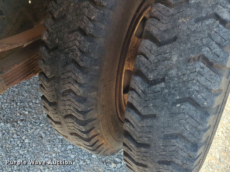 image for item NG9996 1982 Ford F600 dump truck