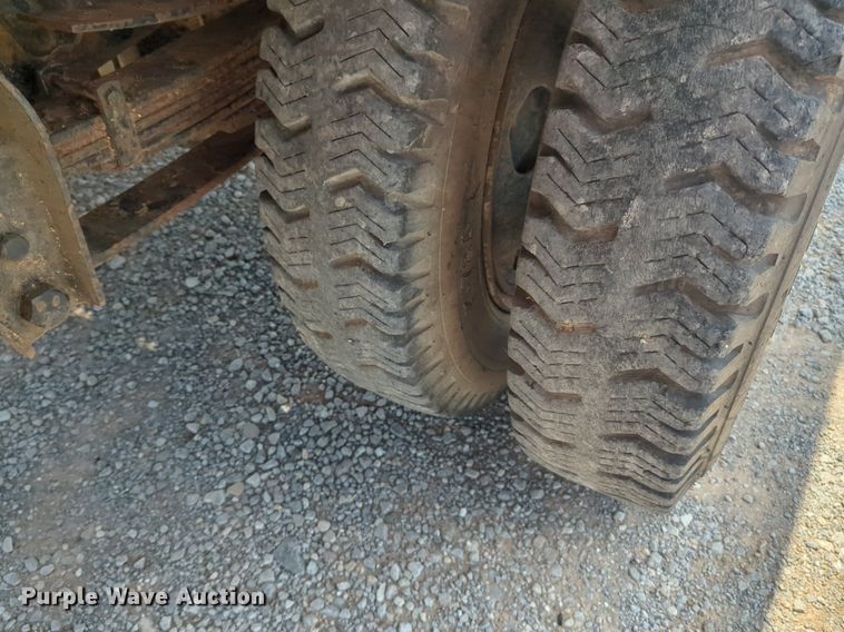 image for item NG9996 1982 Ford F600 dump truck