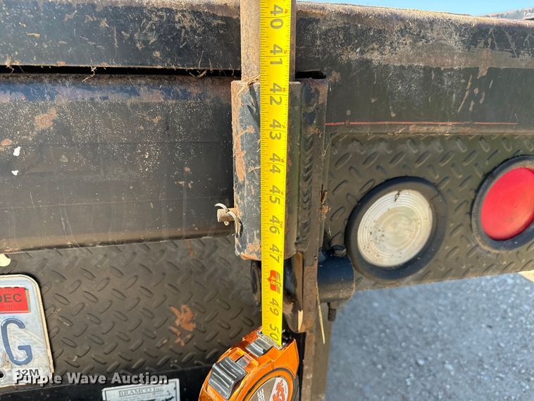 image for item NL9842 2004 Dodge Ram 2500 Quad Cab bale bed pickup truck