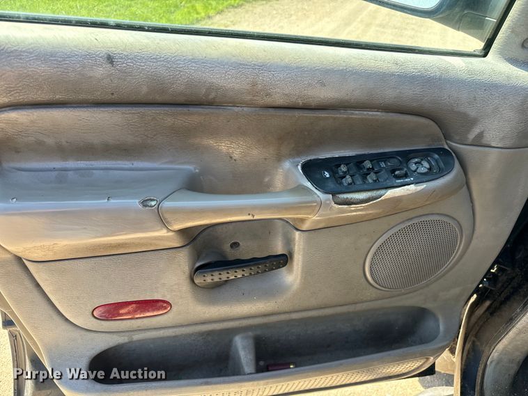 image for item NL9842 2004 Dodge Ram 2500 Quad Cab bale bed pickup truck