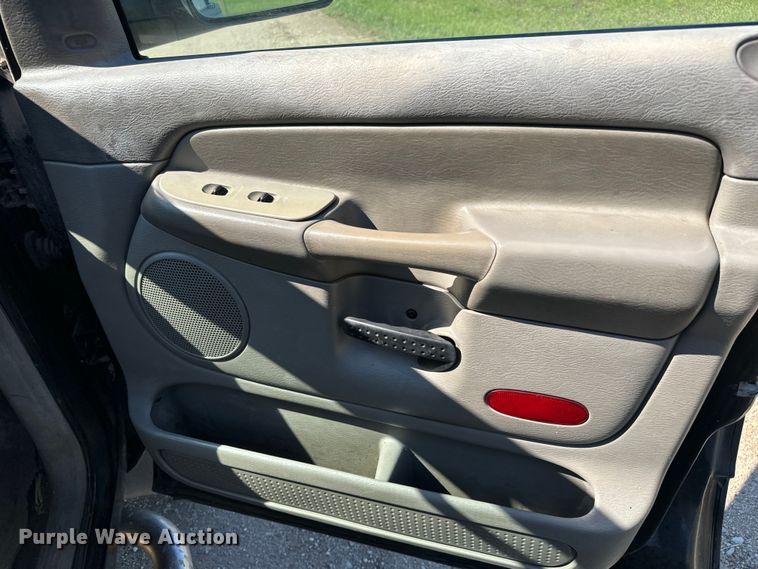 image for item NL9842 2004 Dodge Ram 2500 Quad Cab bale bed pickup truck