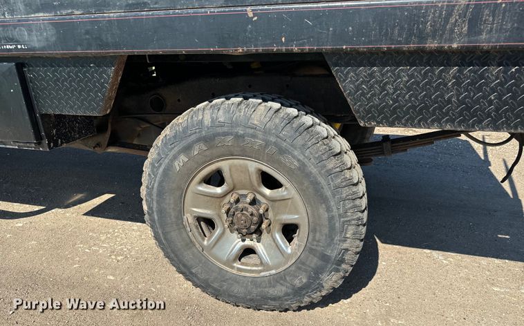 image for item NL9842 2004 Dodge Ram 2500 Quad Cab bale bed pickup truck