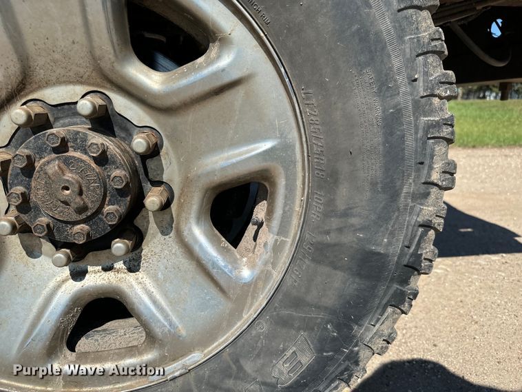 image for item NL9842 2004 Dodge Ram 2500 Quad Cab bale bed pickup truck