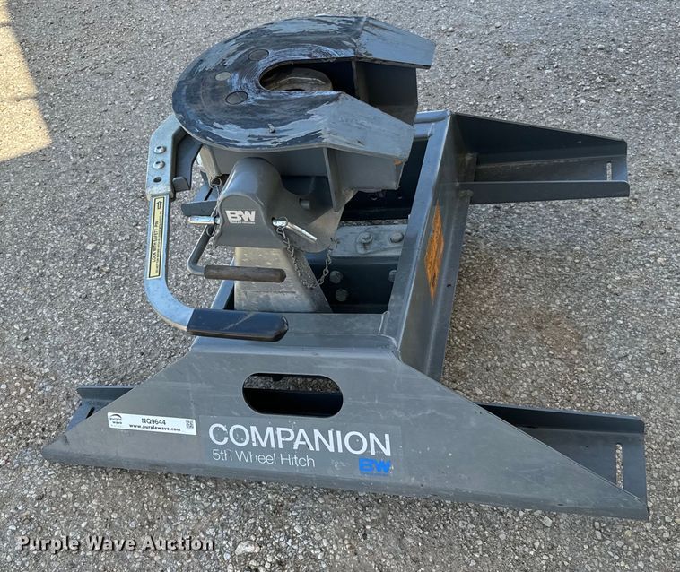 image for item NQ9644 B&W Companion RVB3500 fifth wheel hitch