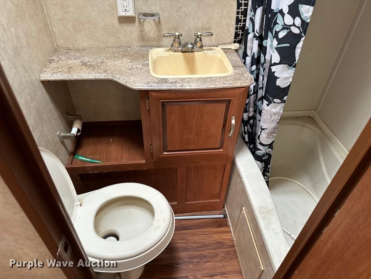 image for item NQ9661 2015 Forest River Salem camper