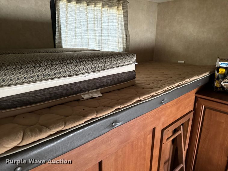 image for item NQ9661 2015 Forest River Salem camper