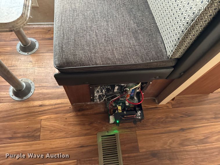 image for item NQ9661 2015 Forest River Salem camper