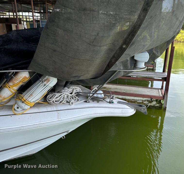 image for item NQ9663 1998 Larson 290 Cabrio  boat