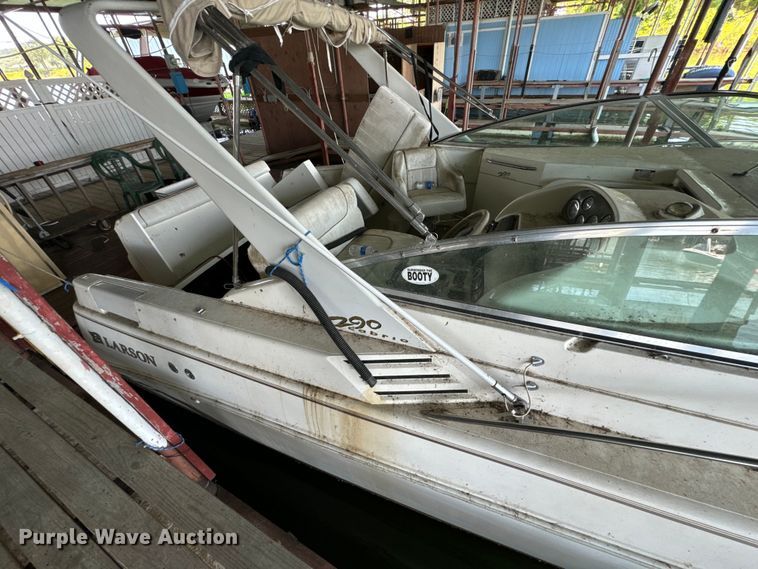 image for item NQ9663 1998 Larson 290 Cabrio  boat