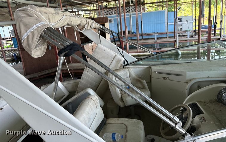 image for item NQ9663 1998 Larson 290 Cabrio  boat