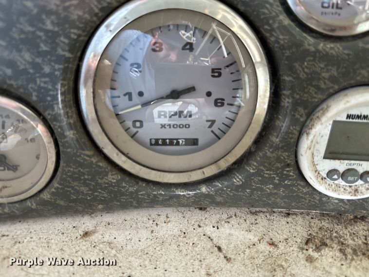 image for item NQ9663 1998 Larson 290 Cabrio  boat