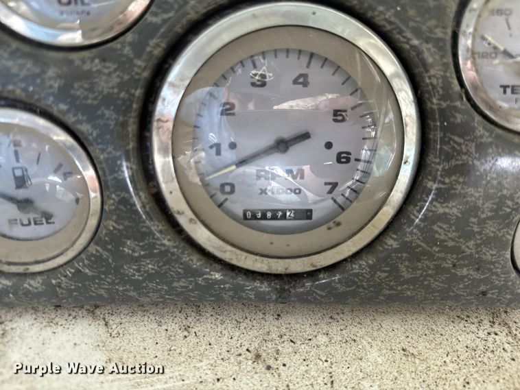 image for item NQ9663 1998 Larson 290 Cabrio  boat