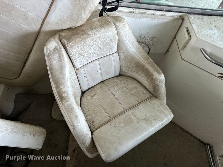 image for item NQ9663 1998 Larson 290 Cabrio  boat