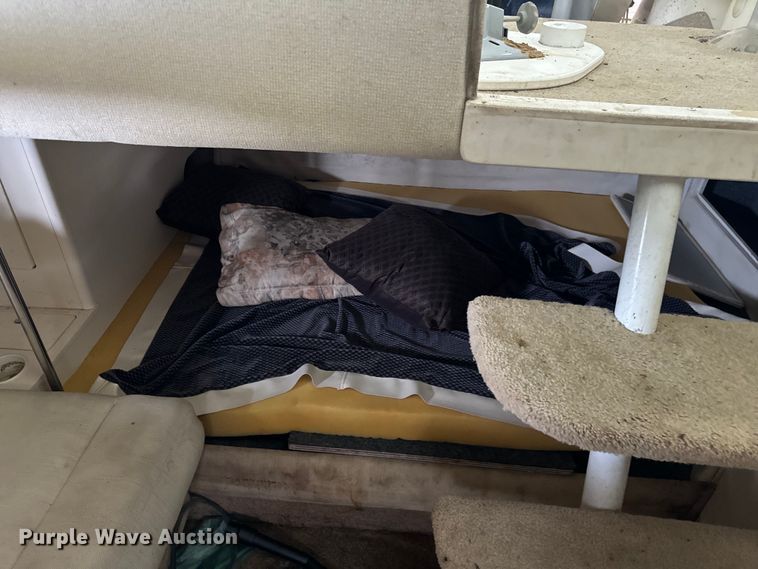 image for item NQ9663 1998 Larson 290 Cabrio  boat