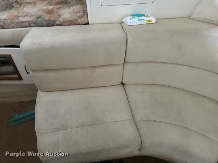 image for item NQ9663 1998 Larson 290 Cabrio  boat