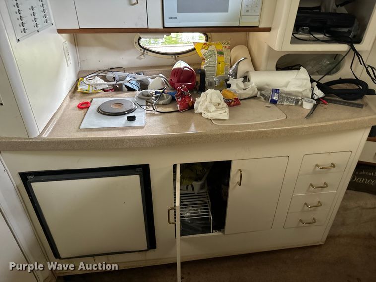 image for item NQ9663 1998 Larson 290 Cabrio  boat