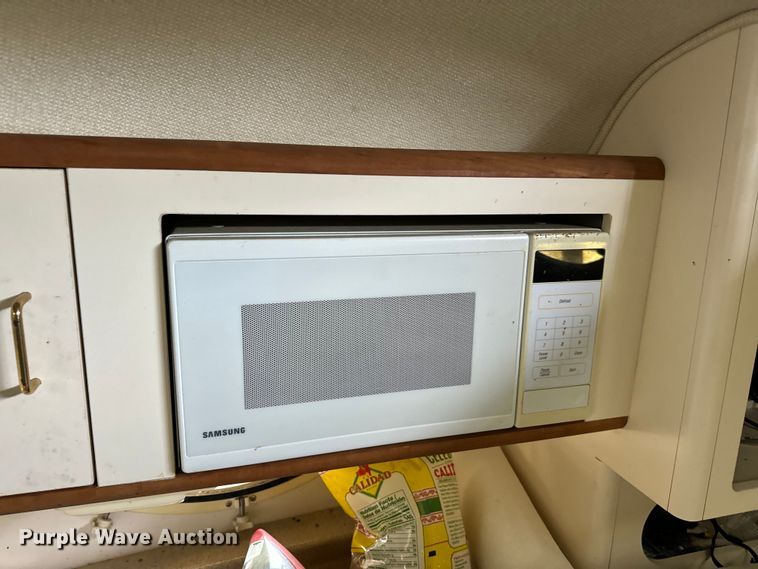 image for item NQ9663 1998 Larson 290 Cabrio  boat