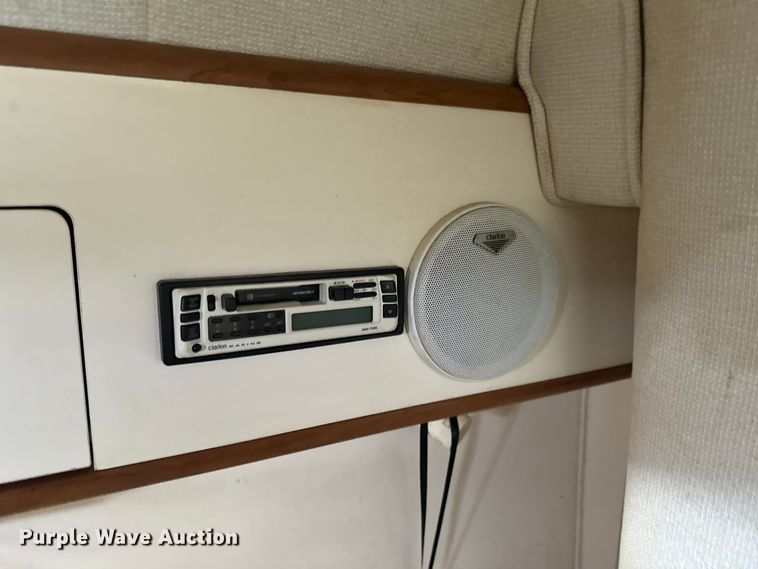 image for item NQ9663 1998 Larson 290 Cabrio  boat